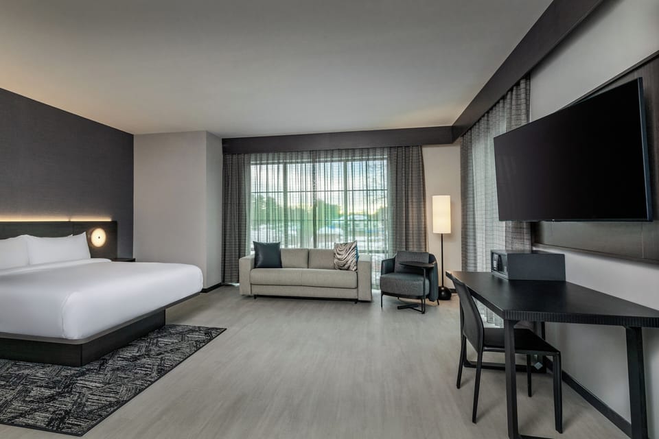 Deluxe Room, 1 King Bed with Sofa bed | Hypo-allergenic bedding, desk, laptop workspace, blackout drapes