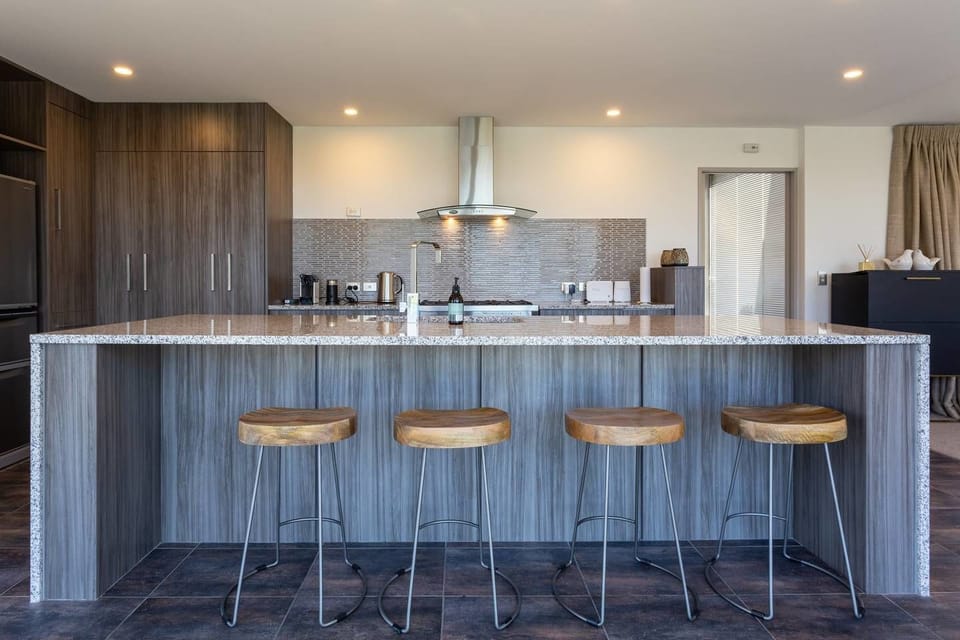 Luxury House, 4 Bedrooms, Lake View | Private kitchen | Oven, stovetop, dishwasher, espresso maker