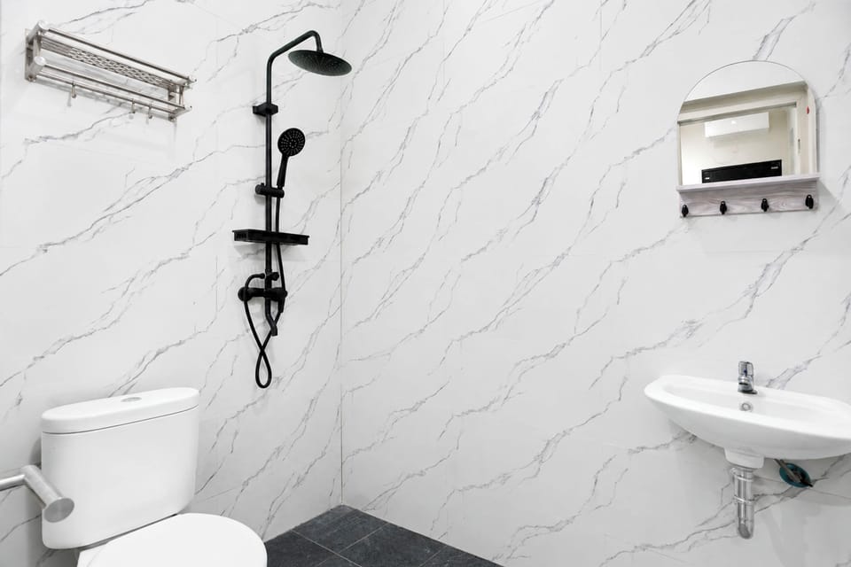 Shower, rainfall showerhead, towels
