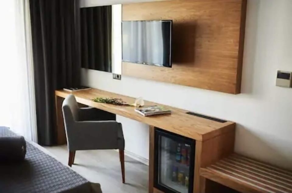 1 bedroom, Egyptian cotton sheets, premium bedding, memory foam beds
