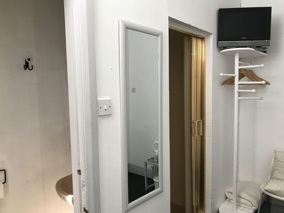 Single Room | Individually decorated, individually furnished, desk, blackout drapes