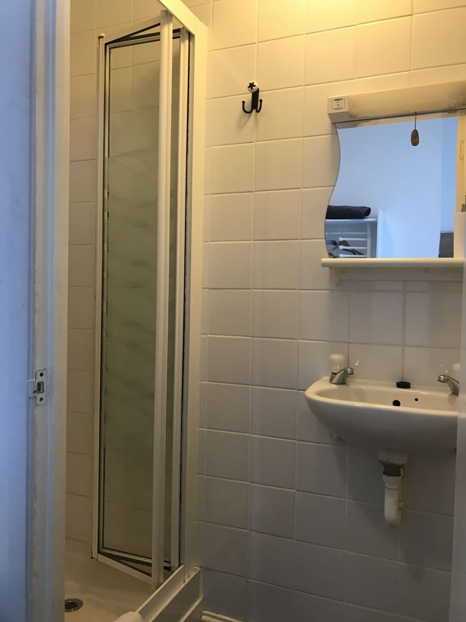 Standard Double or Twin Room | Bathroom | Shower, towels