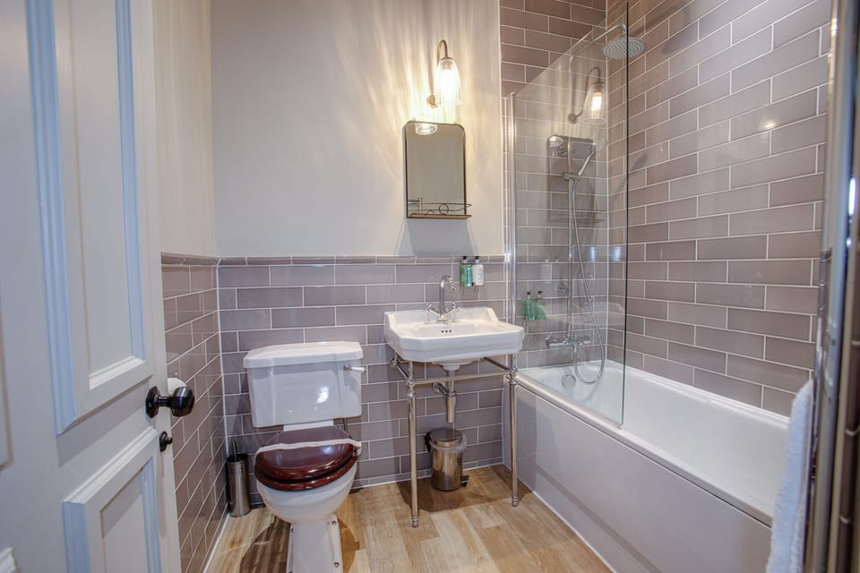 Free toiletries, towels