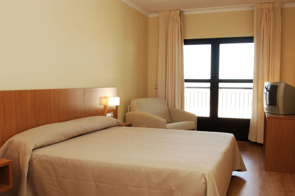Double Room Single Use | Desk, free cribs/infant beds, free WiFi, bed sheets