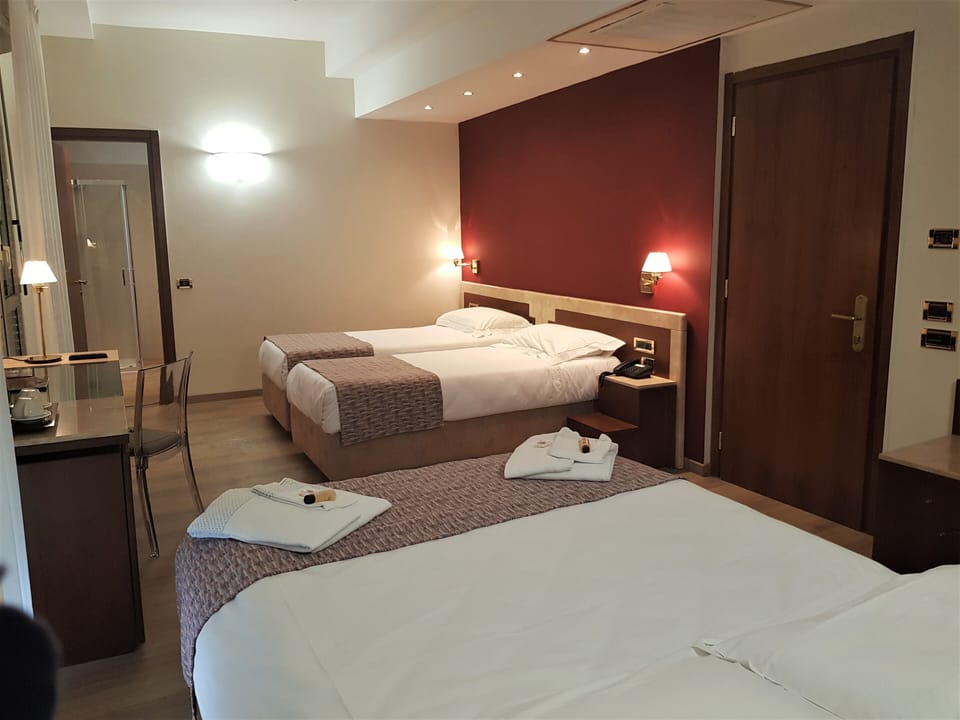 Deluxe Quadruple Room, 1 Bedroom | Egyptian cotton sheets, premium bedding, minibar, in-room safe