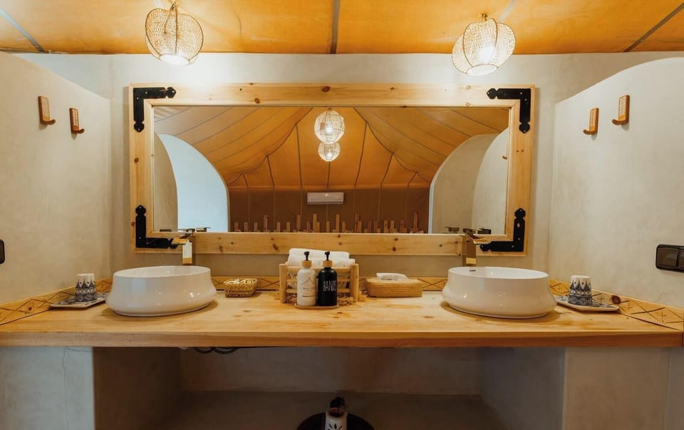 Family Tent | Bathroom | Shower, rainfall showerhead, free toiletries, bathrobes