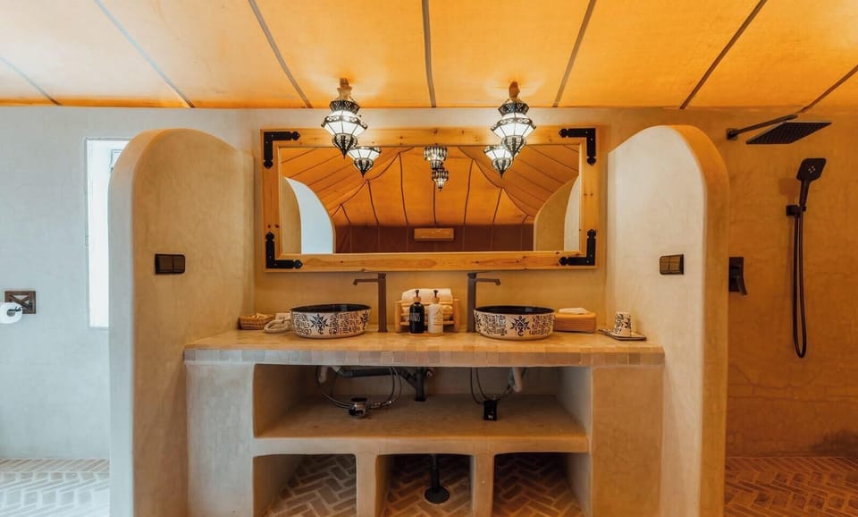 Family Tent | Bathroom | Shower, rainfall showerhead, free toiletries, bathrobes