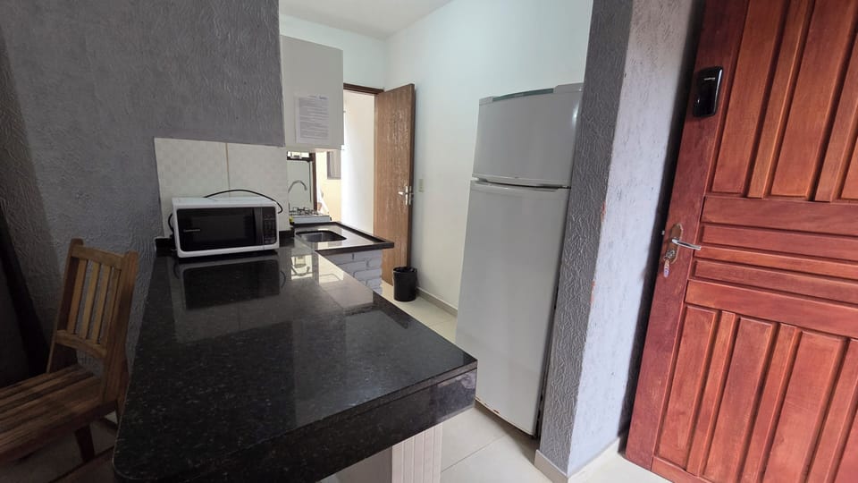 Basic Apartment, 1 Bedroom, Non Smoking, Microwave (4 pessoas) | Private kitchenette | Fridge, microwave, oven, stovetop