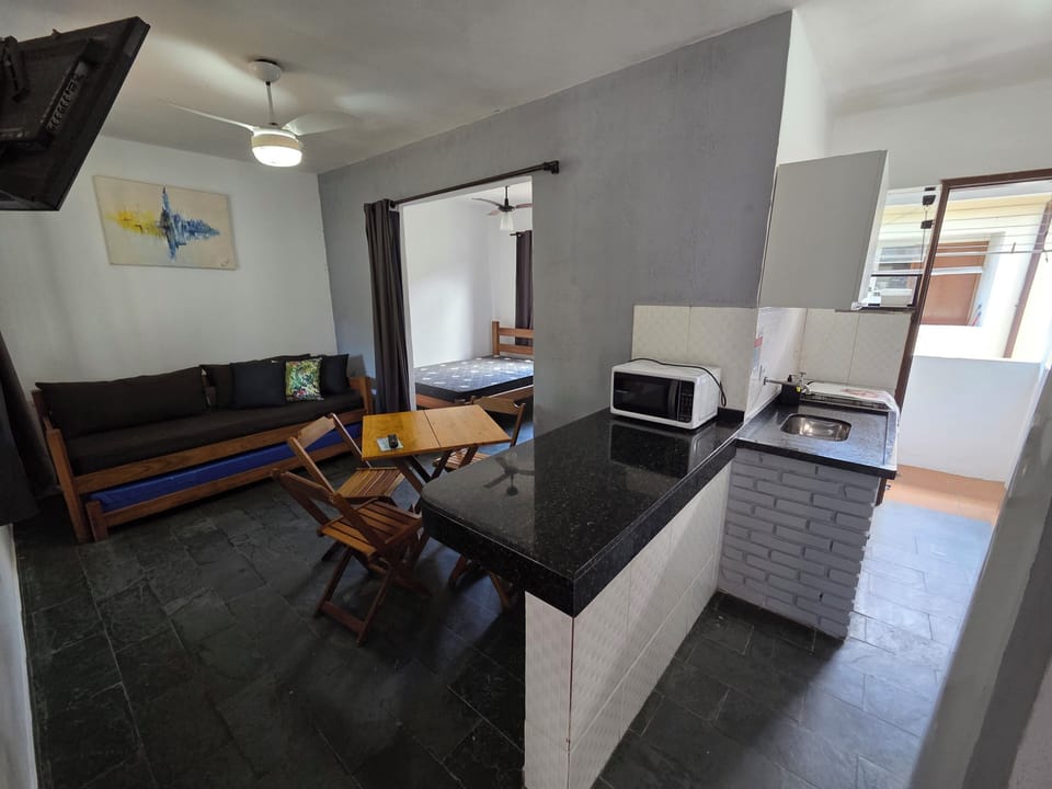 Standard Apartment, 1 Bedroom, Non Smoking, Microwave (4 pessoas) | Living room | 21-inch TV with cable channels