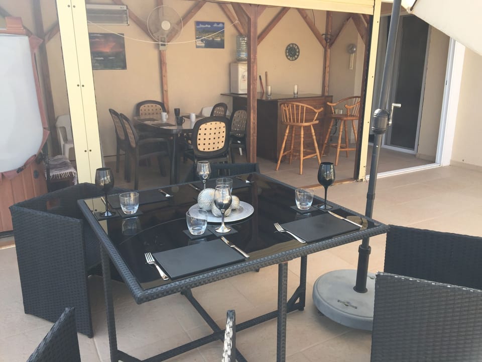 Apartment | Private kitchen | Fridge, microwave, oven, stovetop
