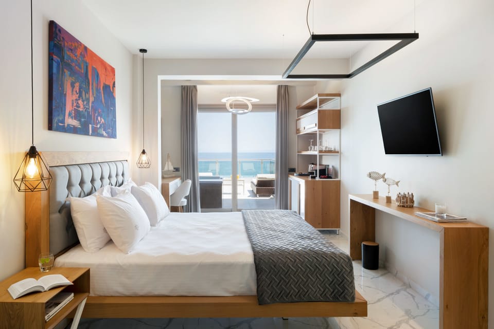 Junior Suite, Hot Tub, Sea View | Minibar, soundproofing, iron/ironing board, free WiFi