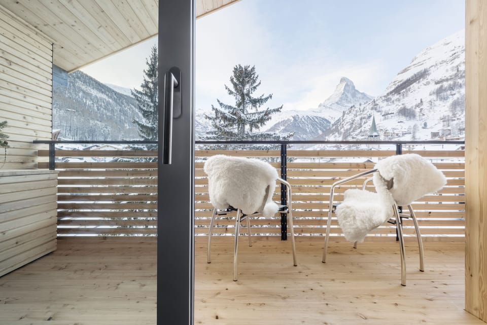 Deluxe Condo, Mountain View | Balcony view
