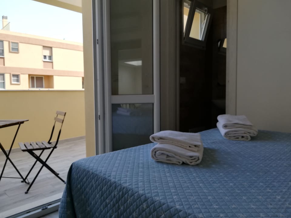 Double Room, Terrace | In-room safe, blackout drapes, soundproofing, free WiFi