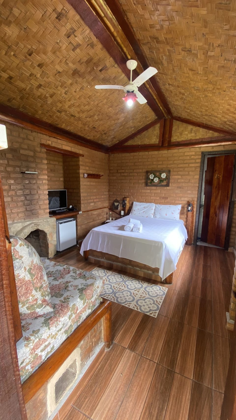 Quadruple Room | Minibar, bed sheets