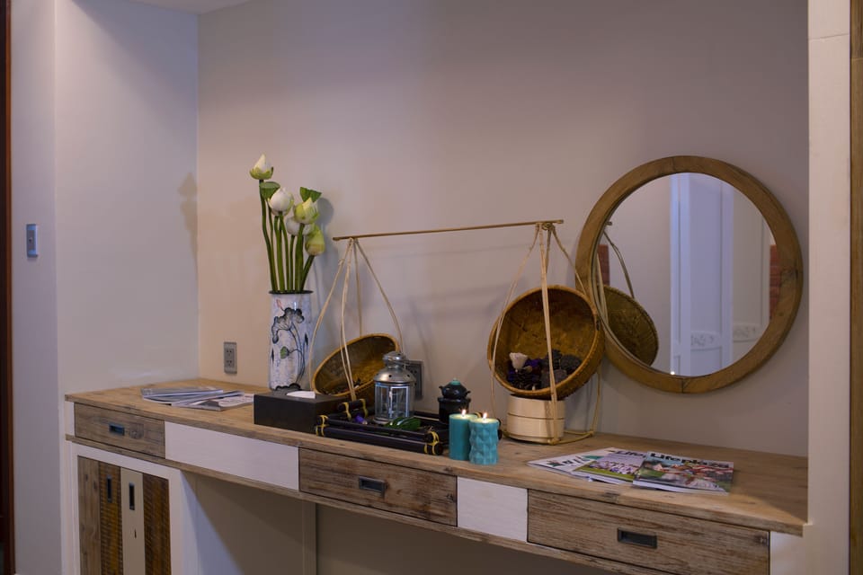 Couples treatment rooms, hot stone massages, Thai massages