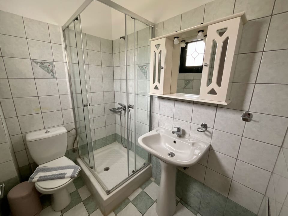 Double or Twin Room, Partial Sea View | Bathroom | Shower, free toiletries, towels, soap