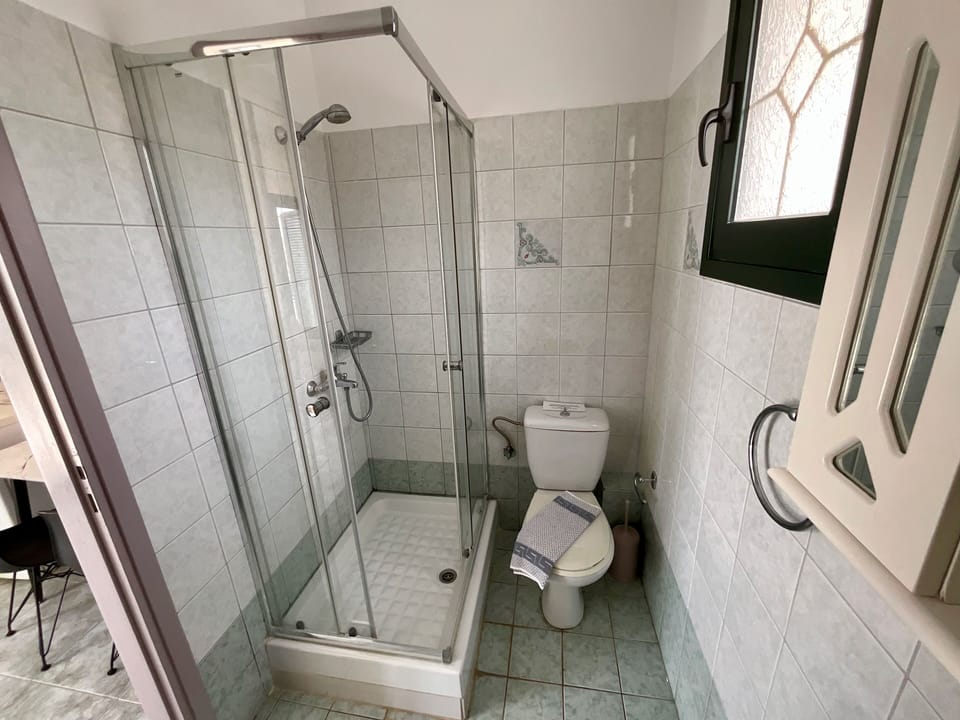 Double or Twin Room, Sea View | Free cribs/infant beds, free WiFi, bed sheets