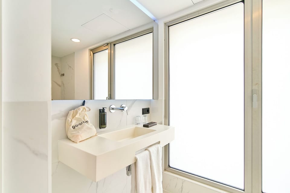 Double or Twin Room | Bathroom | Shower, rainfall showerhead, designer toiletries, hair dryer
