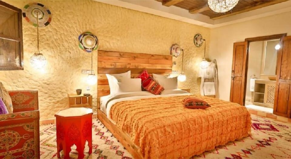 Deluxe Double Room, Non Smoking | In-room safe, desk, blackout drapes, free WiFi