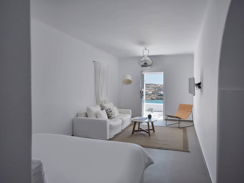 Superior Room, Sea View | Living area | 32-inch Smart TV with cable channels
