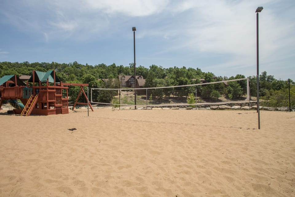 Whispering Woods Lodge-sleeps 10 4 Bedroom Home by RedAwning Cabin in Table Rock Lake