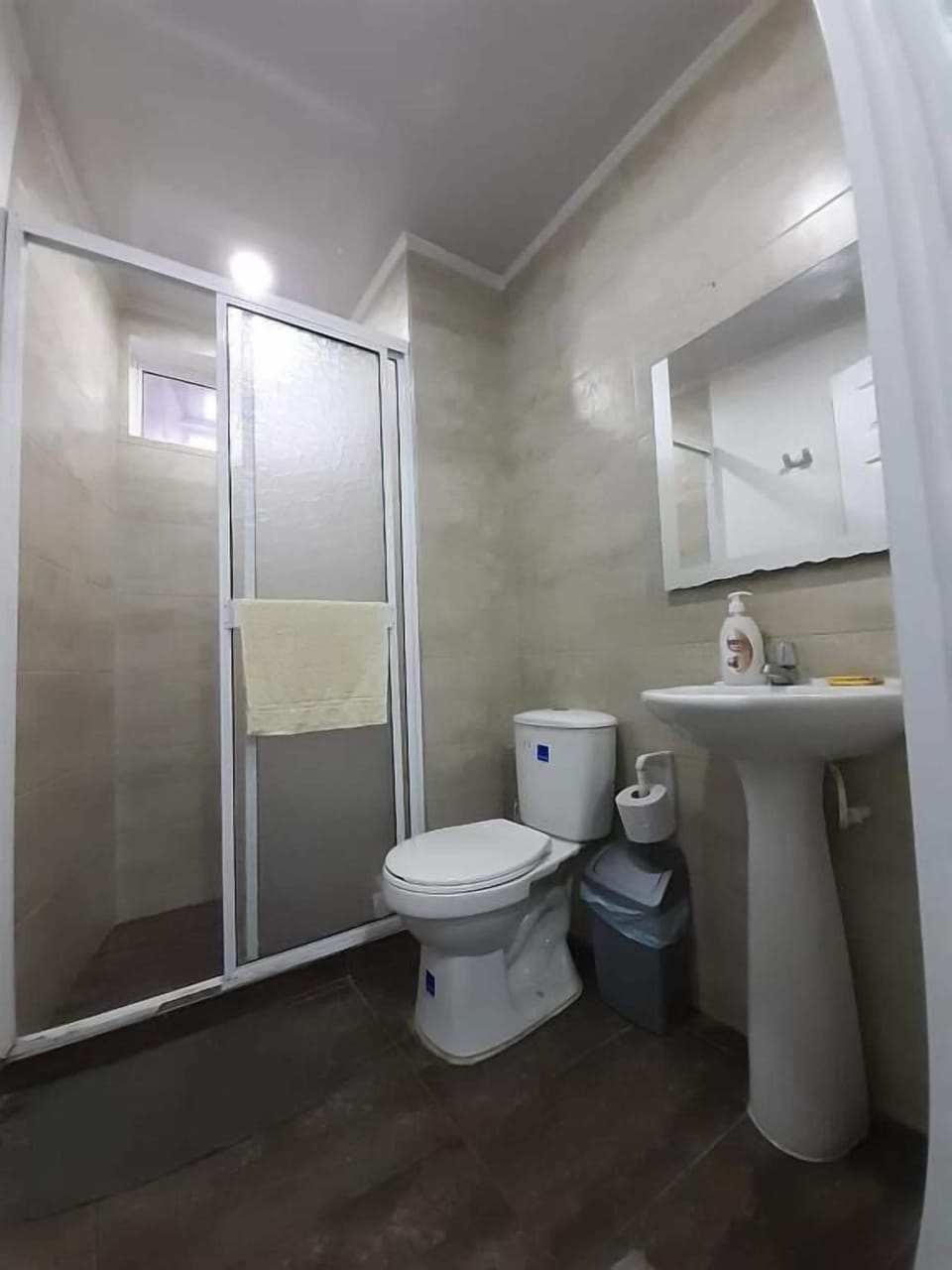Shower, free toiletries, towels