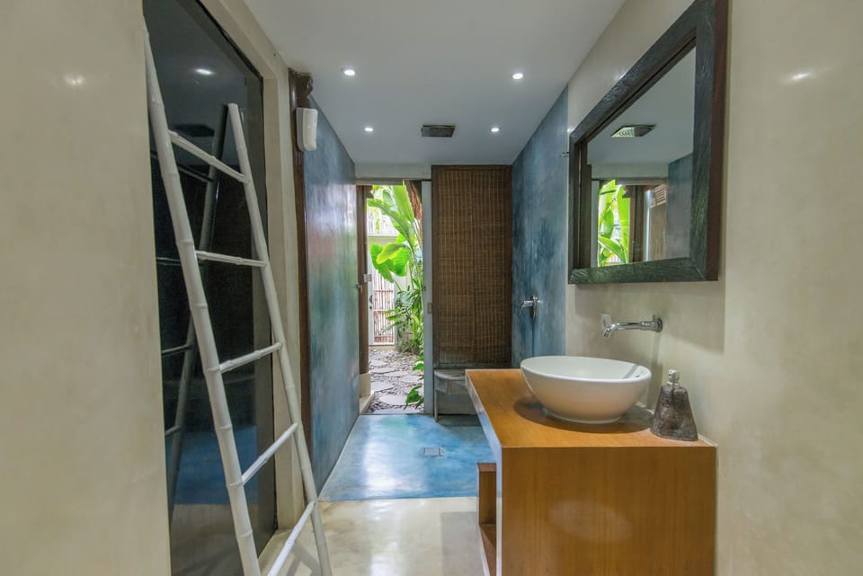 Deluxe Shared Dormitory | Bathroom | Shower, towels