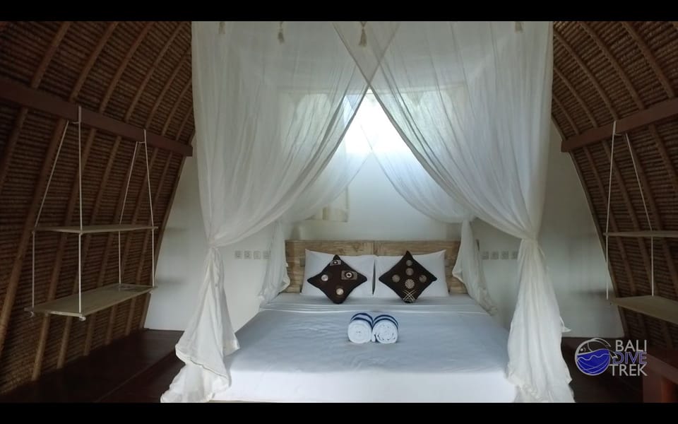 Family Bungalow | Minibar, in-room safe, desk, free WiFi