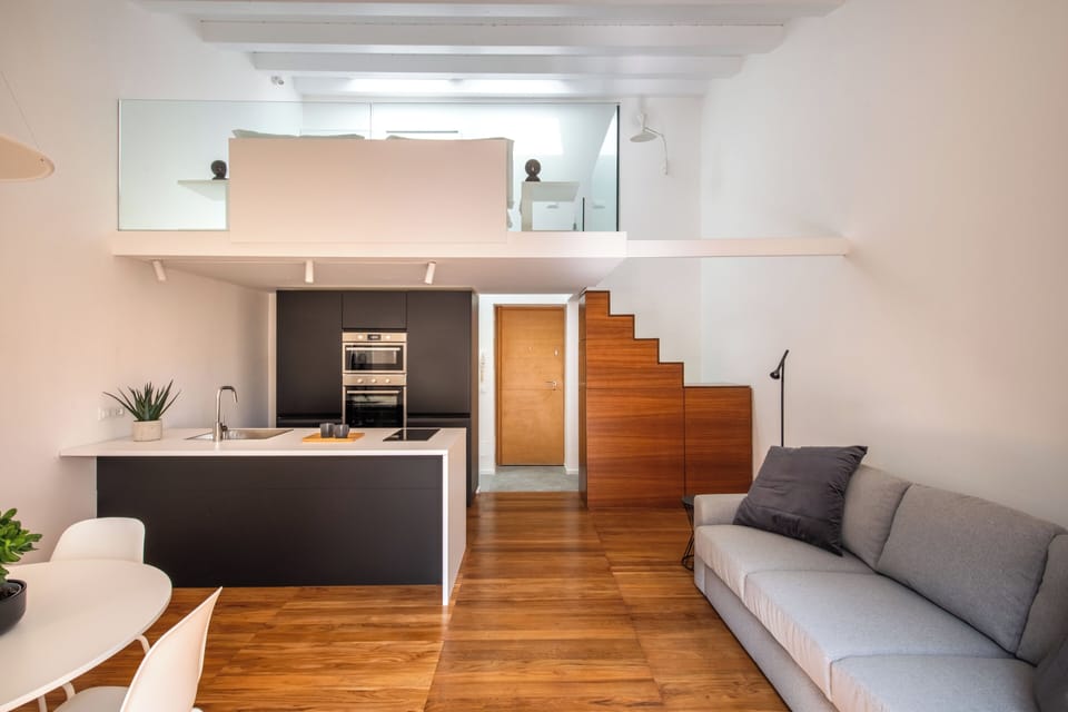 Duplex | Private kitchen | Full-size fridge, oven, stovetop, coffee/tea maker