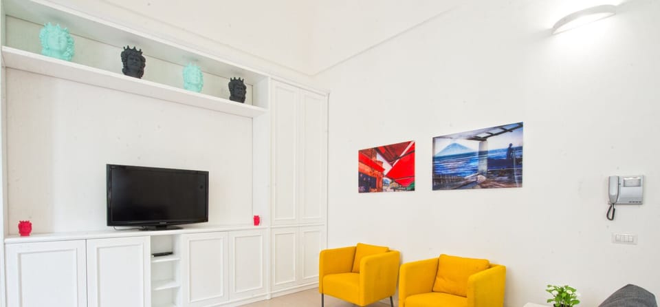 Duplex | Living room | 30-inch TV with satellite channels