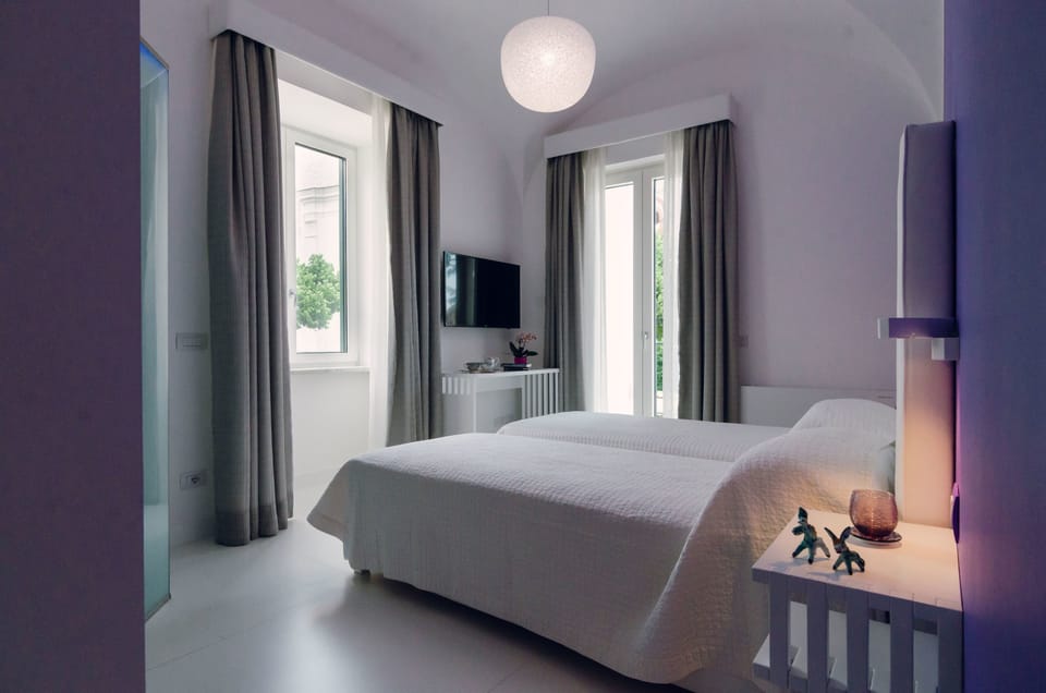Deluxe Double or Twin Room | Desk, blackout drapes, WiFi (free), individually decorated