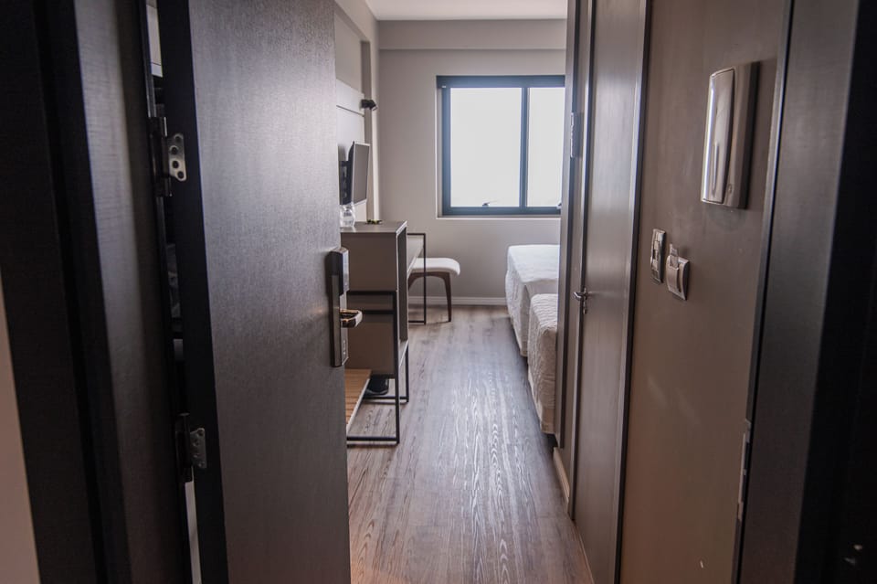 Luxury Room | 1 bedroom, in-room safe, desk, soundproofing