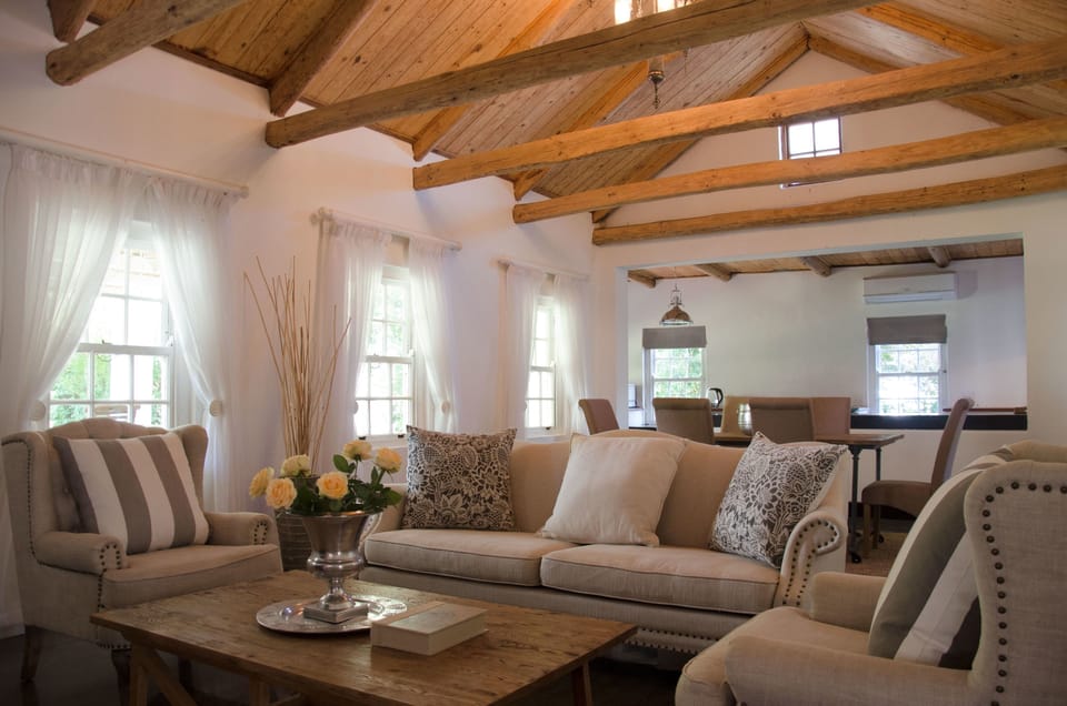 Family Cottage, Garden View | Living room | TV, Netflix, MP3 dock