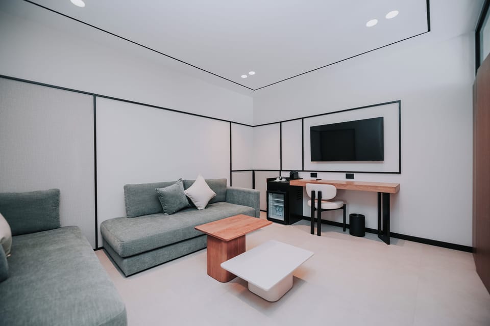 Family Suite | Premium bedding, minibar, in-room safe, blackout drapes
