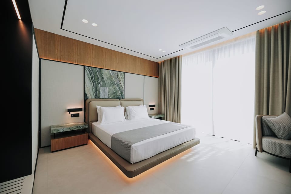Family Suite | Premium bedding, minibar, in-room safe, blackout drapes