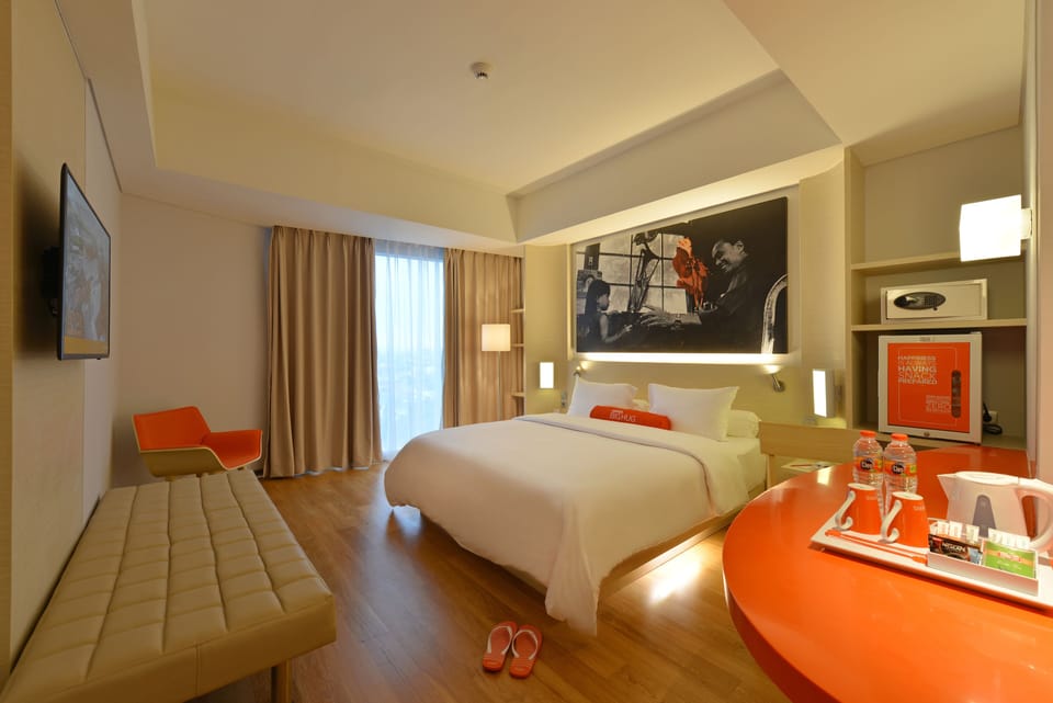 In-room safe, desk, laptop workspace, iron/ironing board