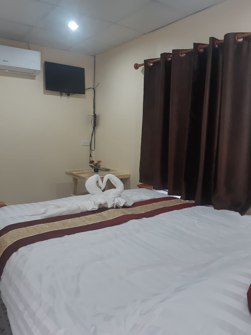 Standard House | Rollaway beds, free WiFi, bed sheets