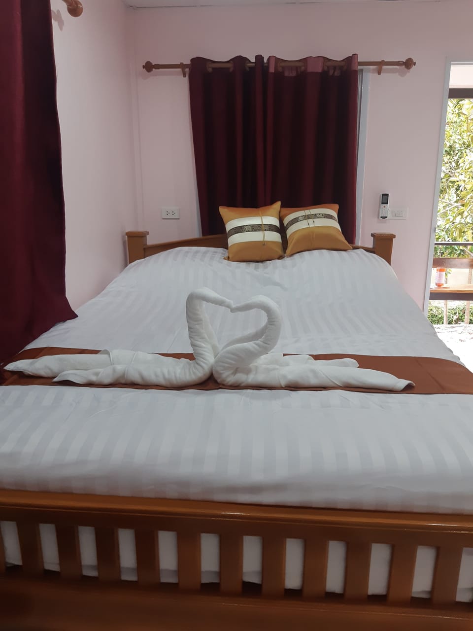 Standard House | Rollaway beds, free WiFi, bed sheets