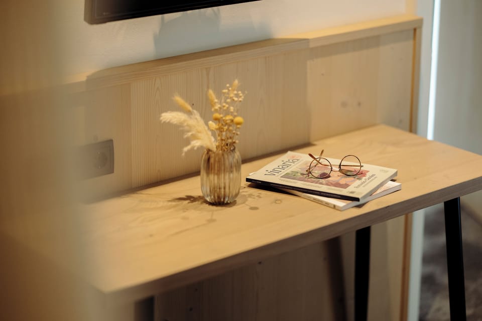 In-room safe, WiFi (free), bed sheets