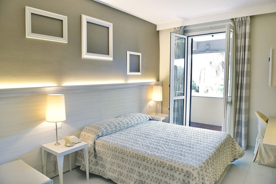 In-room safe, desk, iron/ironing board, free WiFi