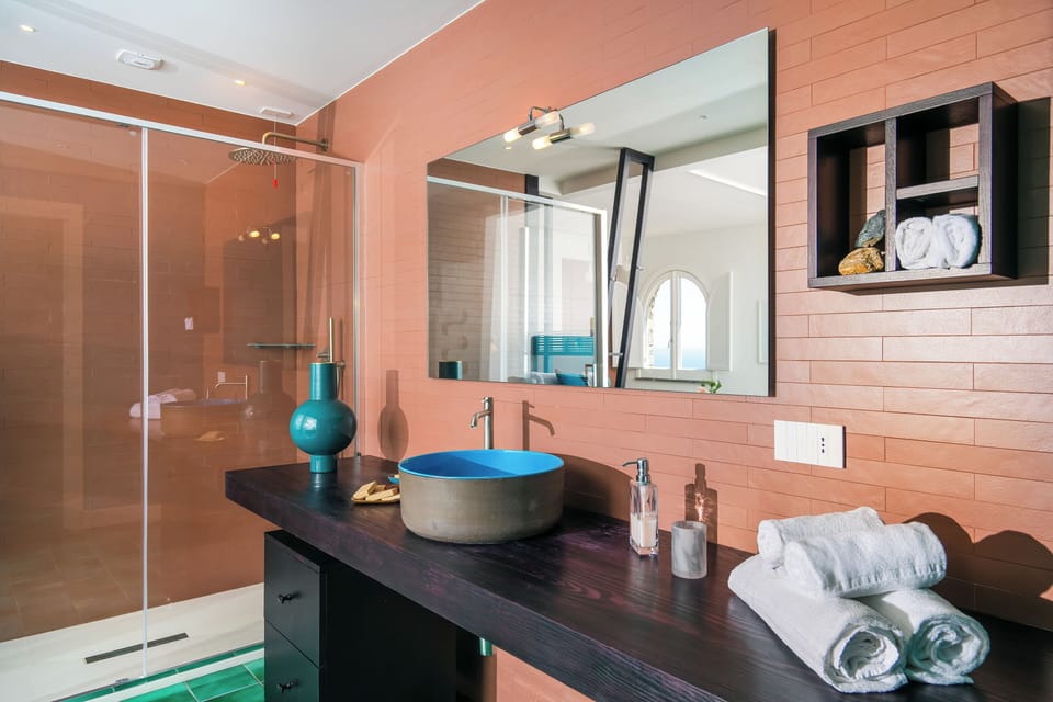 Exclusive Studio Suite | Bathroom | Hair dryer, bidet, towels