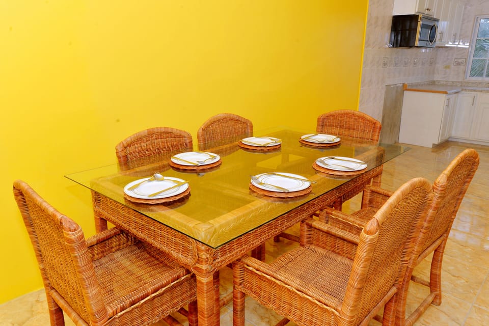 Premium Villa, Ocean and Pool View | In-room dining