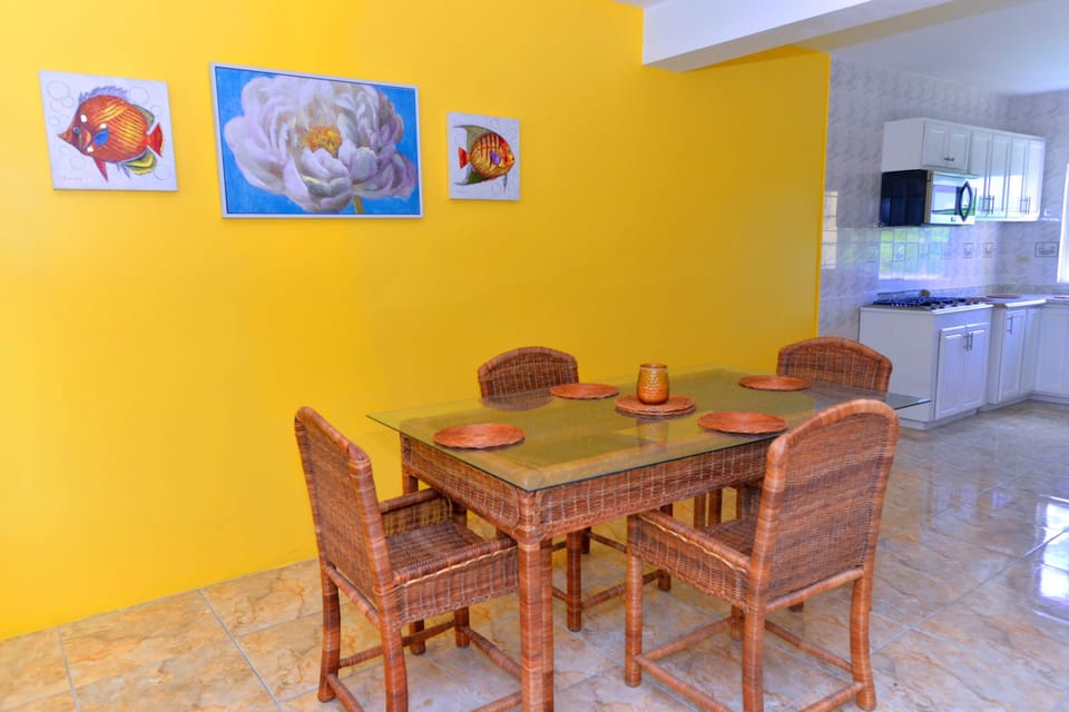 Premium Villa, Ocean and Pool View | In-room dining