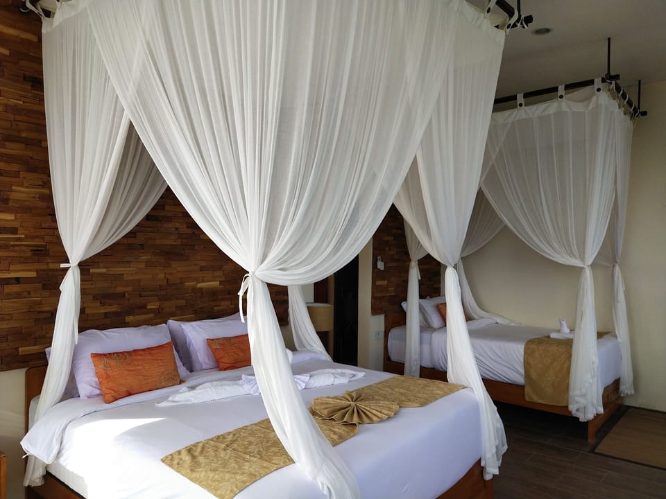 Triple Room, Sea View | In-room safe, desk, bed sheets