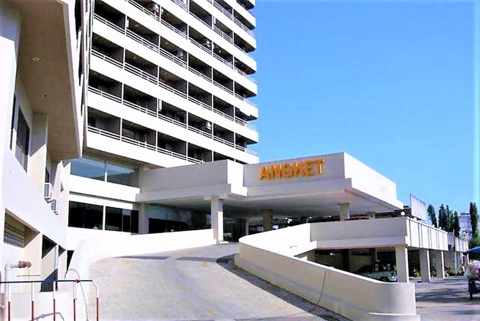 Studio | Exterior