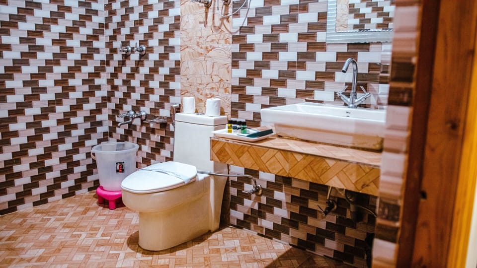 Super Deluxe Room | Bathroom | Shower