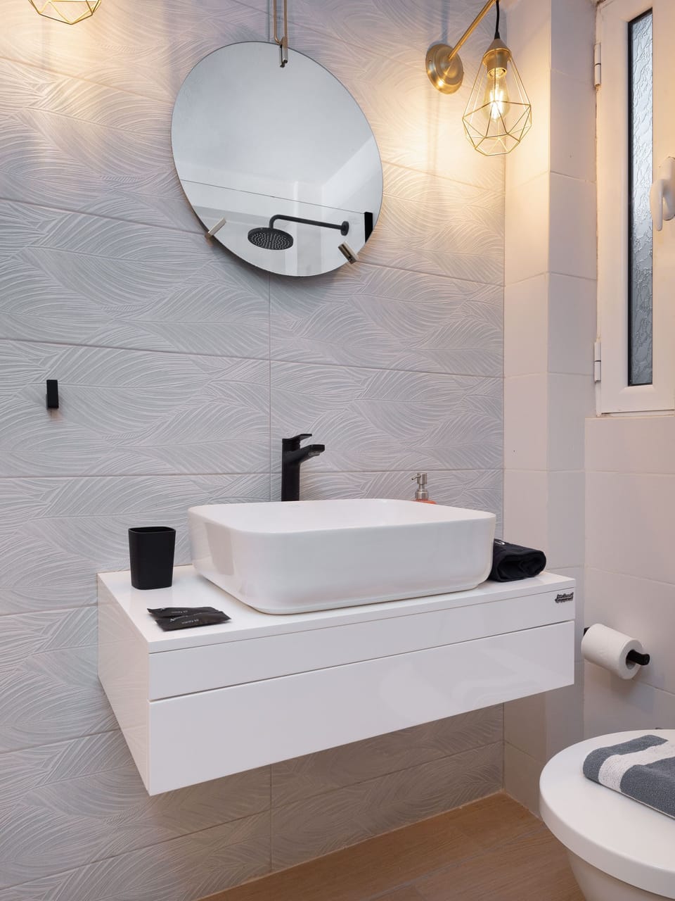 Vouliagmeni Stylish Homes by BluPine Bed and Breakfast in Vouliagmeni