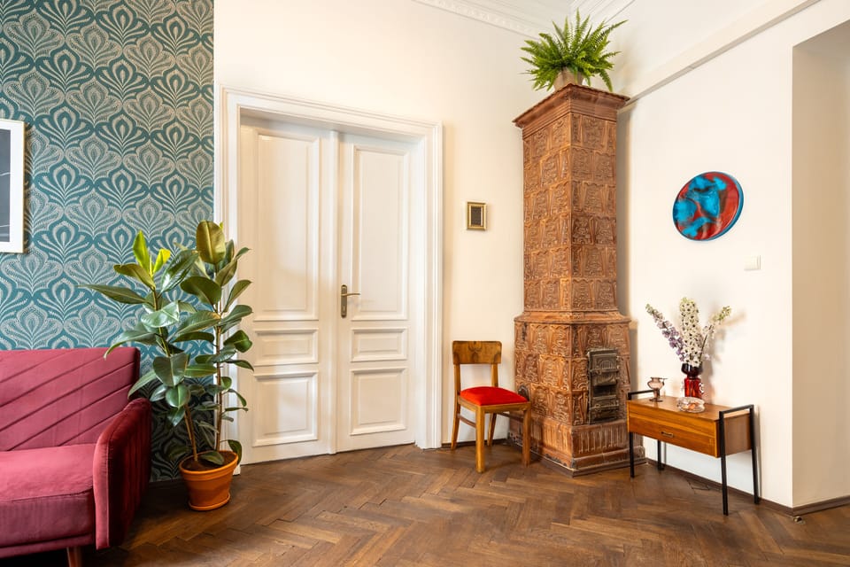 50-inch Smart TV with satellite channels, TV, Netflix