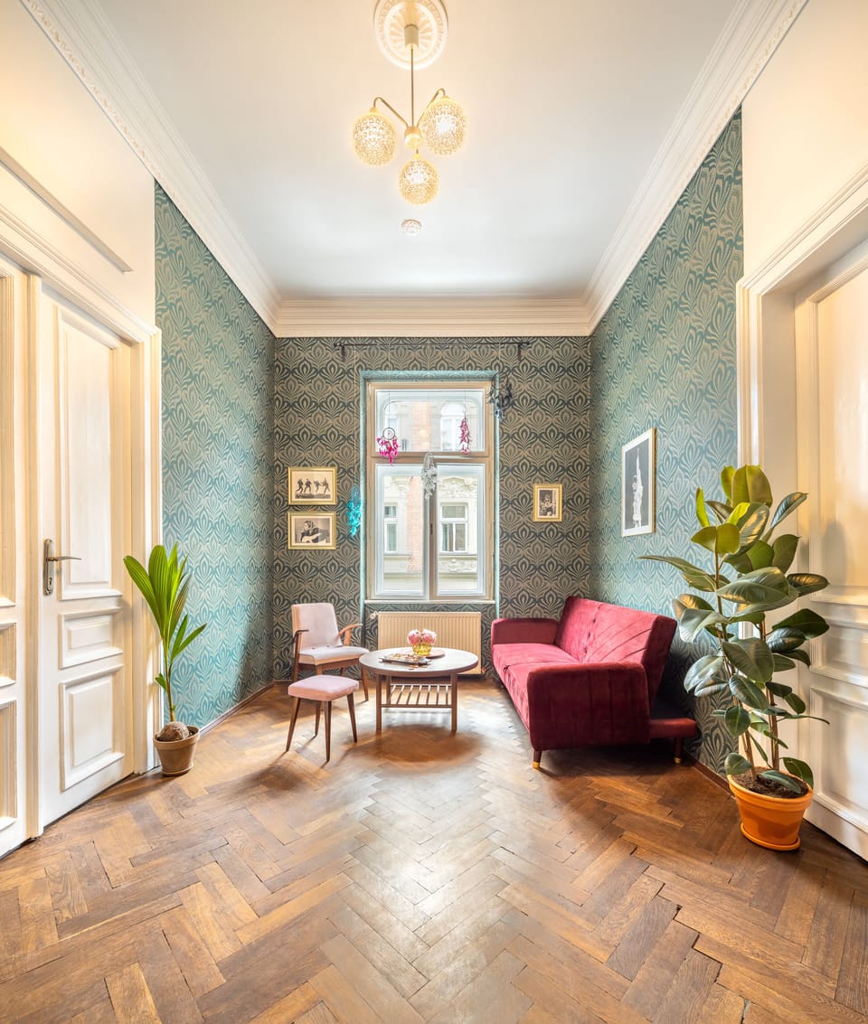 50-inch Smart TV with satellite channels, TV, Netflix