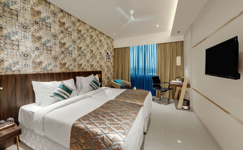 Winter Green Room | Minibar, in-room safe, soundproofing, iron/ironing board